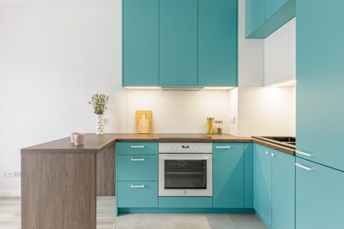 Bright blue kitchen - a classic design in the Classic Package.