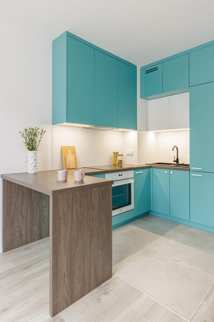 Elegancki design kuchni w kolorze niebieskim - wyrafinowanie w Pakiecie Classic.